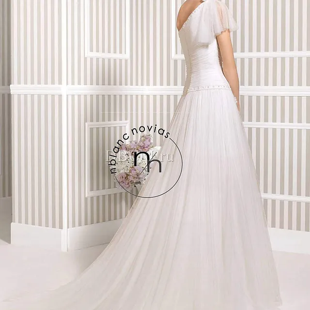  Modelo LAILA Luna Novias Talla 42 Antes 1590€ Probar y llevar 500€ Composturas Consultar en tienda 